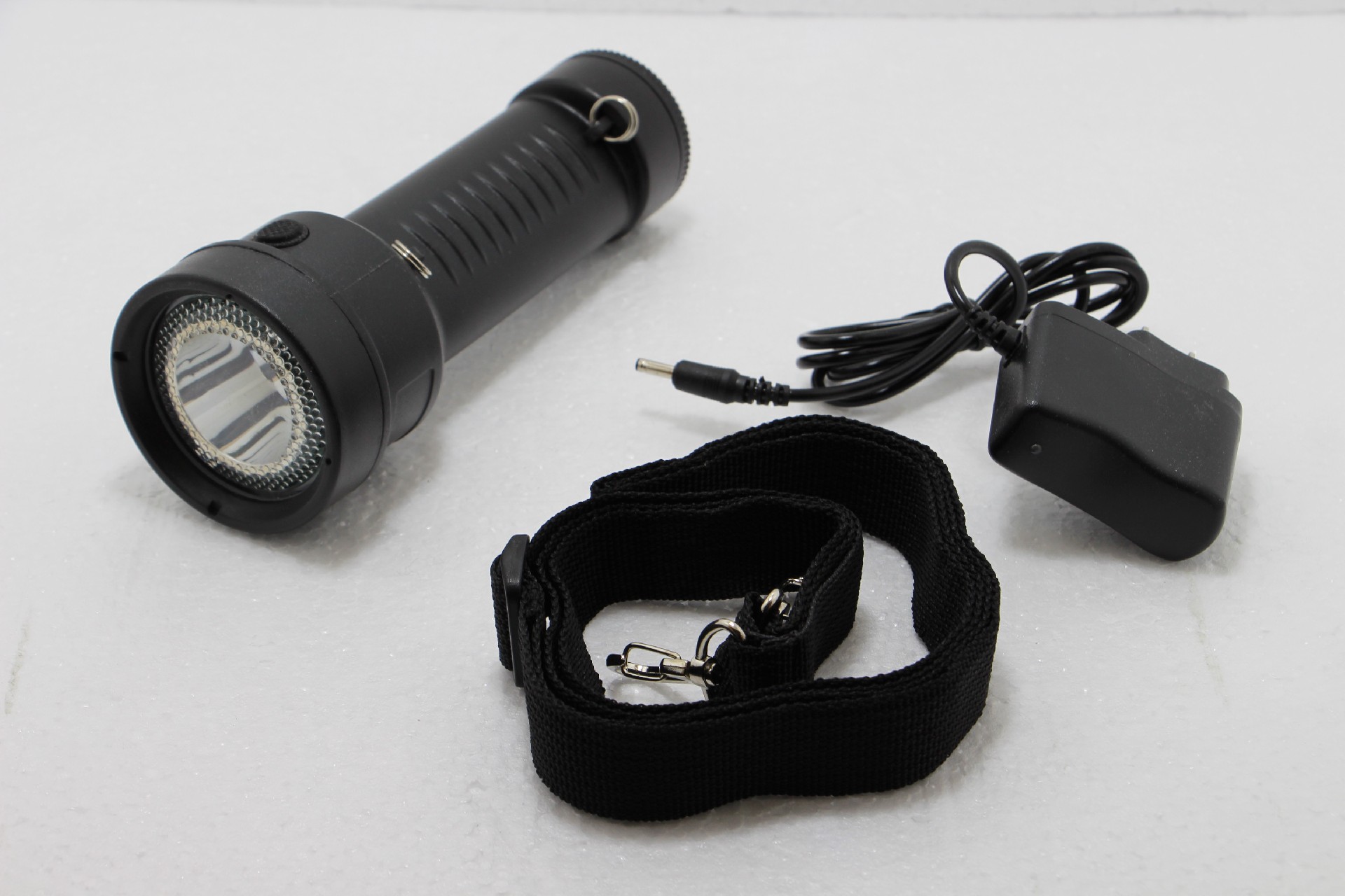 DOJW7500 固态强光电筒