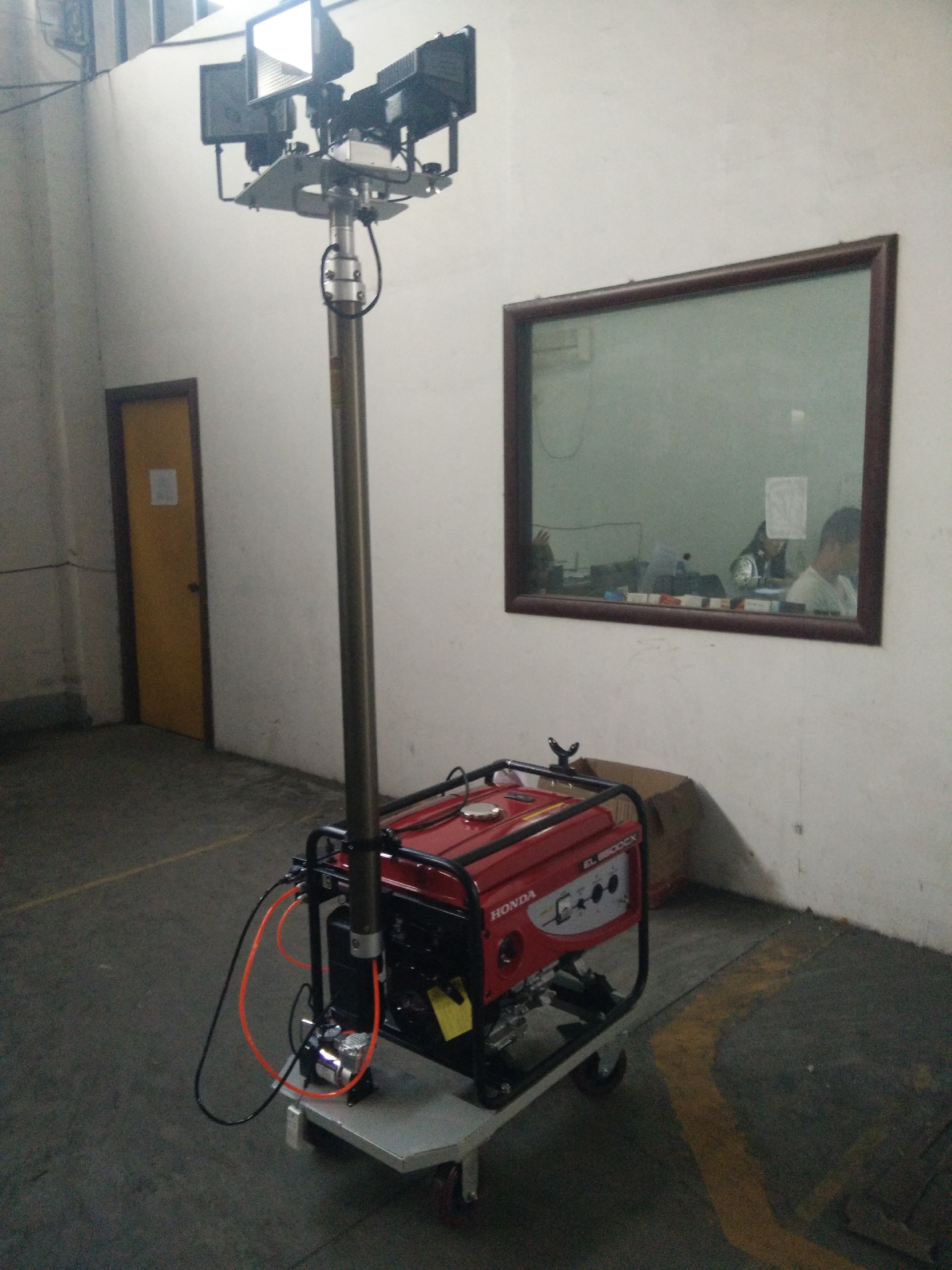 DOSFW6110 全方位泛光工作灯